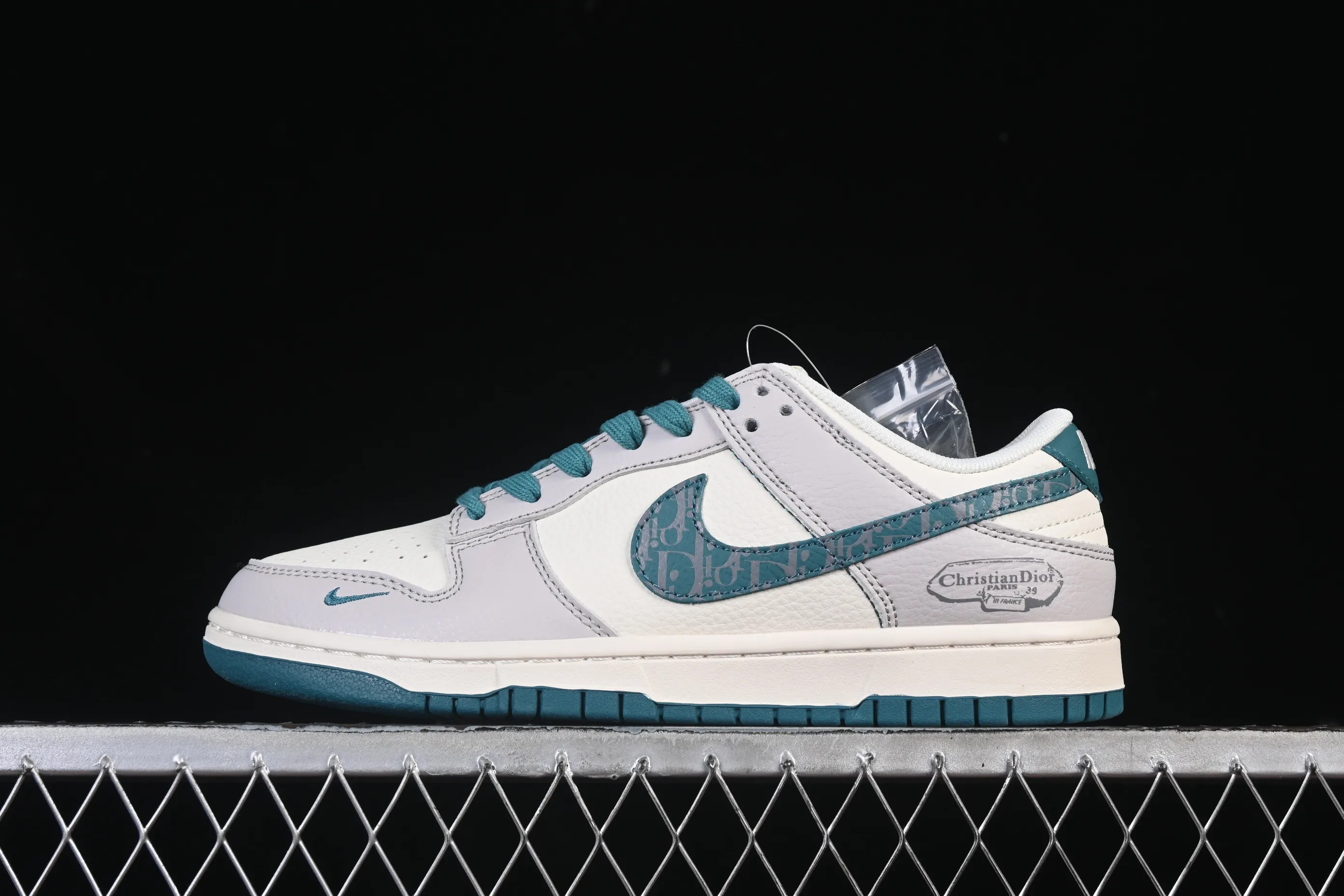 All categories Nk SB Dunk Series Nk SB Dunk Low High-end customized low-top sneakers Nike SB Dunk Low Dior co-branded white gray Anniversary high-end customized low-top casual sneakers ZH2588-277